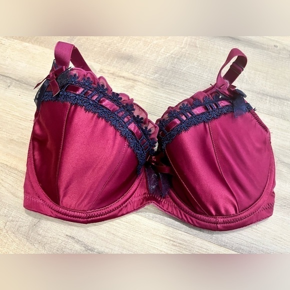 Curvy Kate Satin Ruffle Bra - Picture 2 of 6